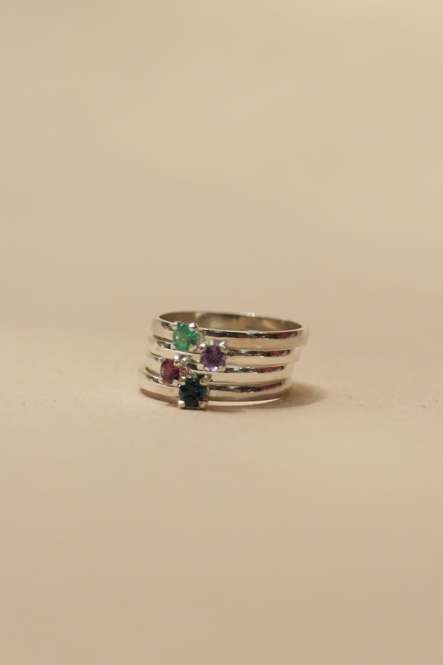 Anillo solitario AMATISTA