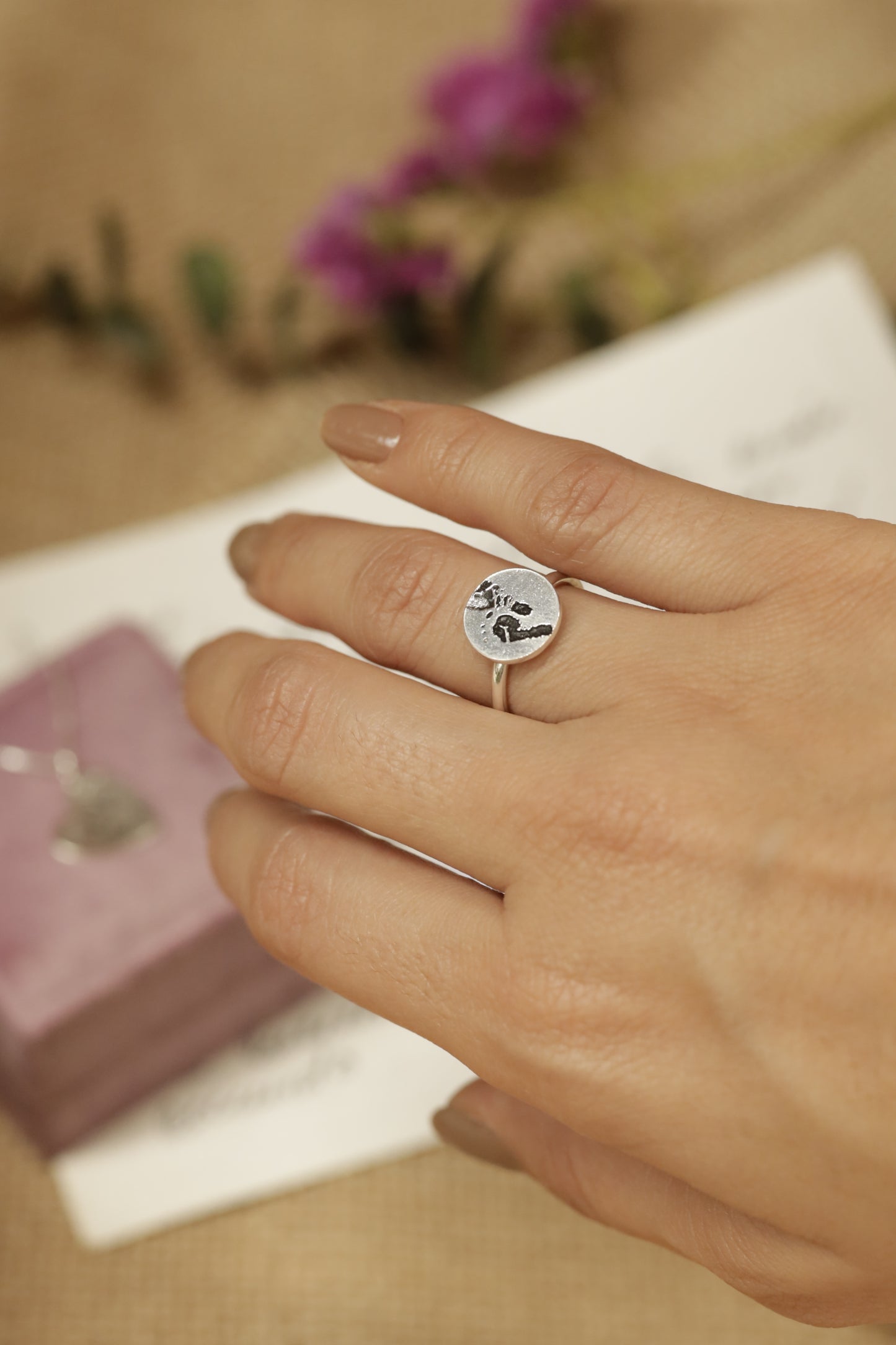 Anillo huellas