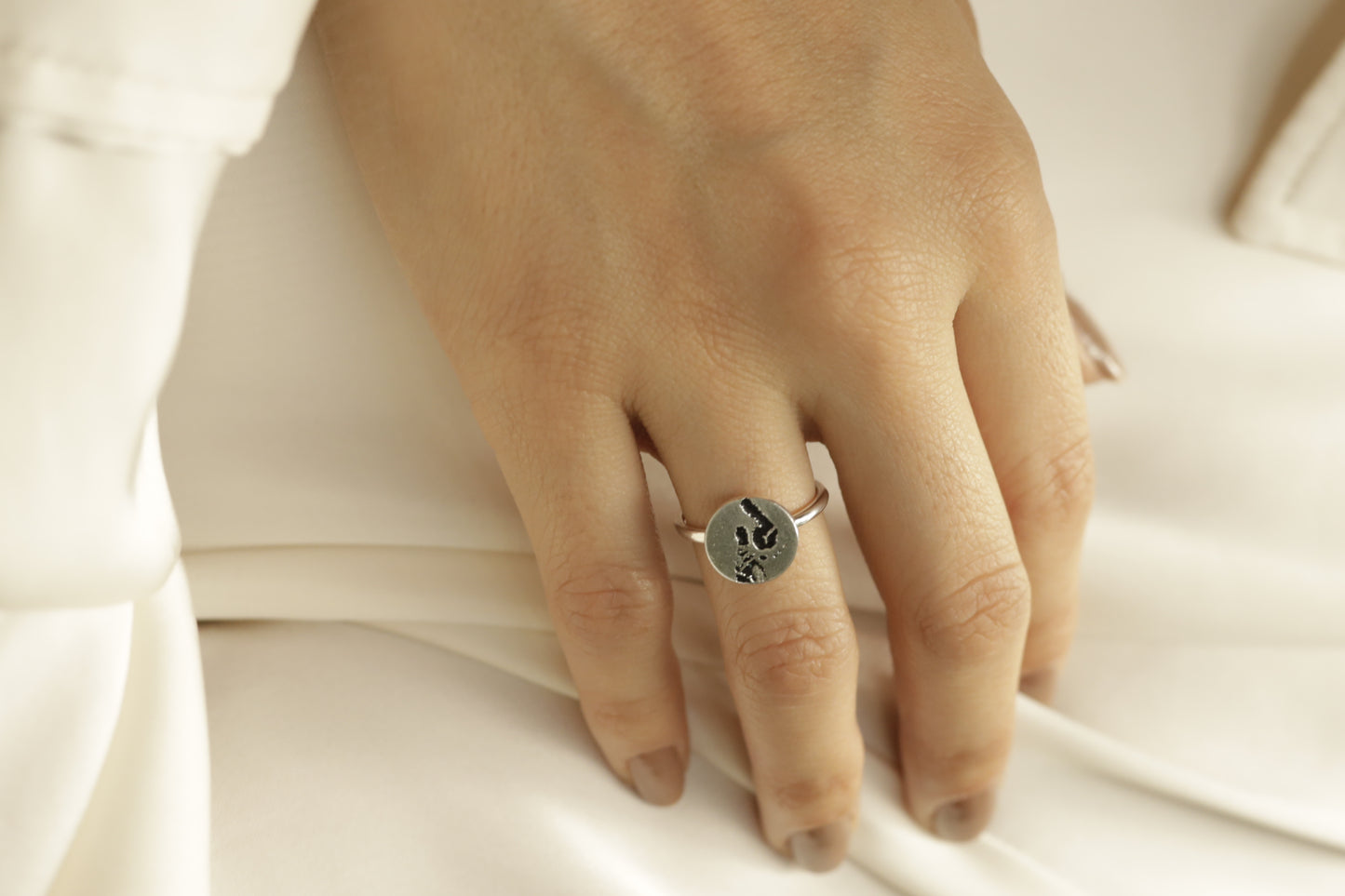 Anillo huellas