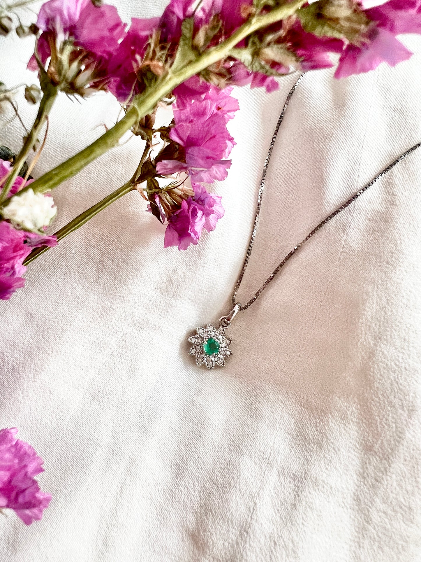 Collar flor Elena ESMERALDA