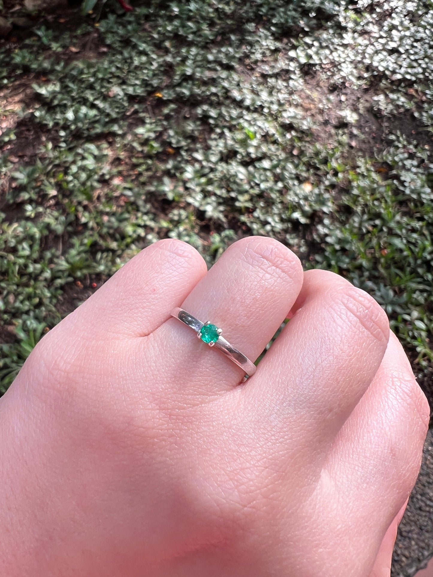 Anillo solitario ESMERALDA