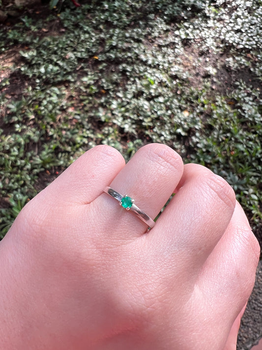 Anillo solitario ESMERALDA