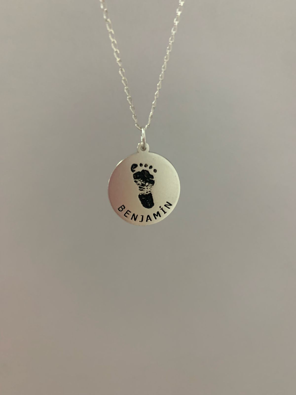 Collar huellitas